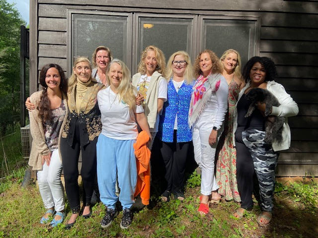 May 7-10, 2024 Voyager Tarot L-R Michelle Lawless, Linda Griffith, Denise Borgstadt, Janice Dzwonczyk, Elisa Rusconi, Tricia Quinn, Mary Ellen Wilson, Jeannie Urbani, Alicia Mayes